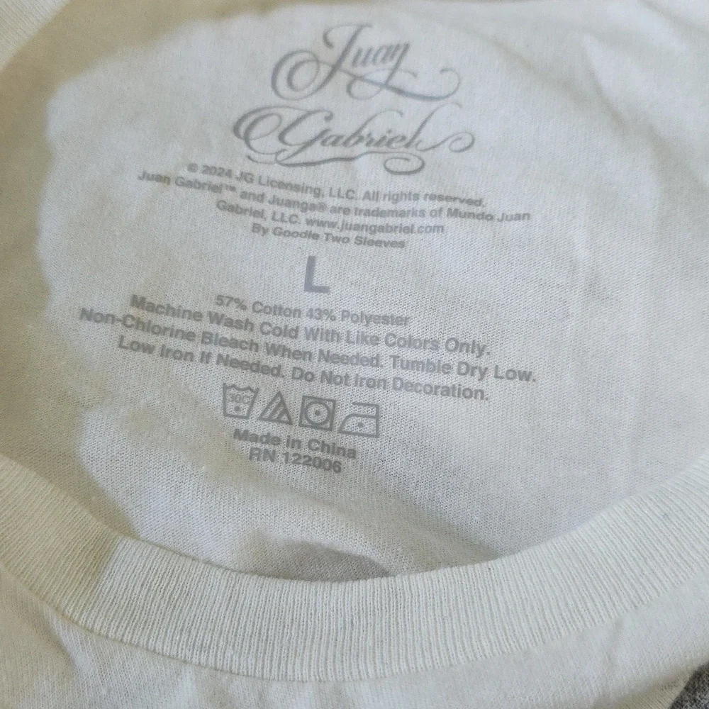 Juan Gabriel Graphic T-Shirt - Picture 2 of 3